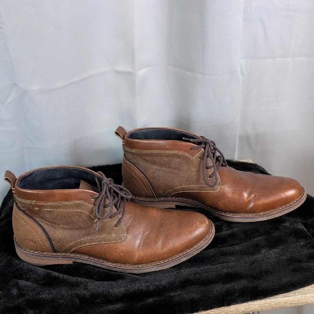Elegant‎ Brown Leather and Canvas Chukka Boots